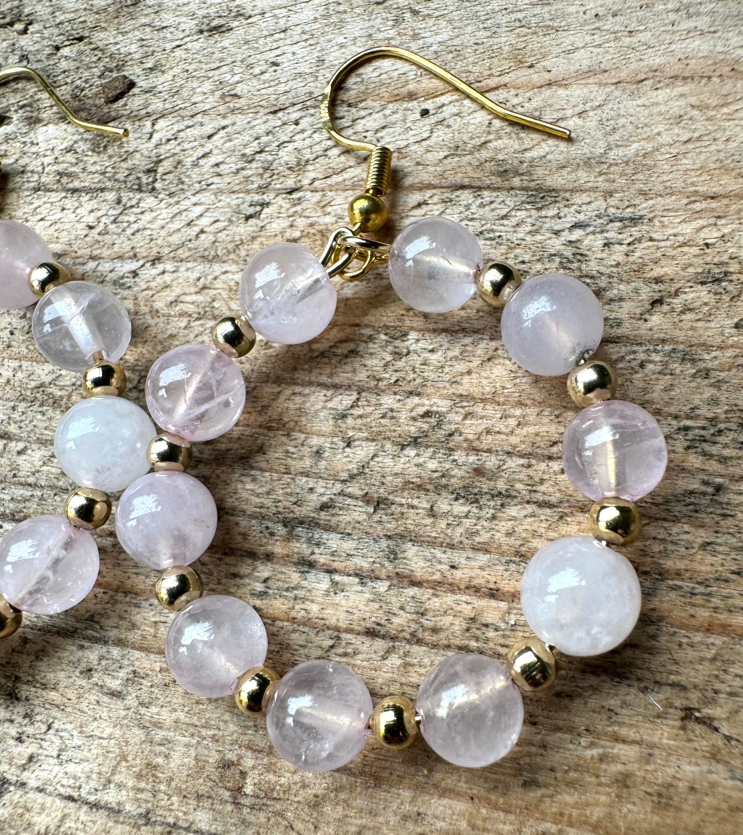 Boucles d’oreilles créoles pendantes en Quartz rose